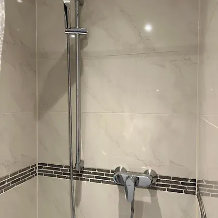 Apartment Ganze Unterkunft,modern, Naehe Altstadt *