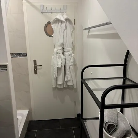 Grosse Moderne Mit Klimaanlage, Parkplatz Inklusive ! Apartamento Fürth